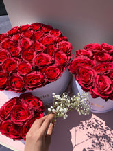 Load image into Gallery viewer, Premium Luxury Silk Rose Box