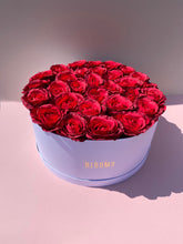 Load image into Gallery viewer, Premium Luxury Silk Rose Box
