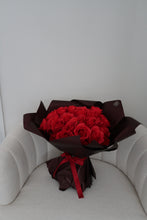 Load image into Gallery viewer, 30 Red silk rose Bouquet
