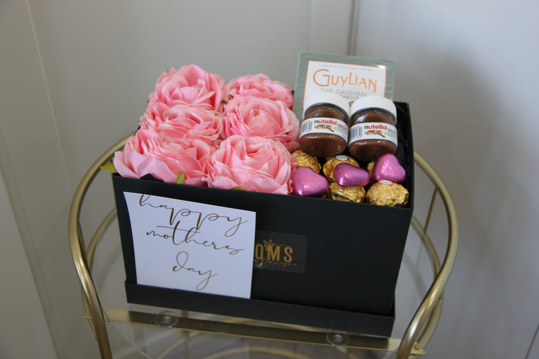 Roses and Chocolates gift box - square